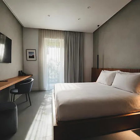 J Maluni City Hotel