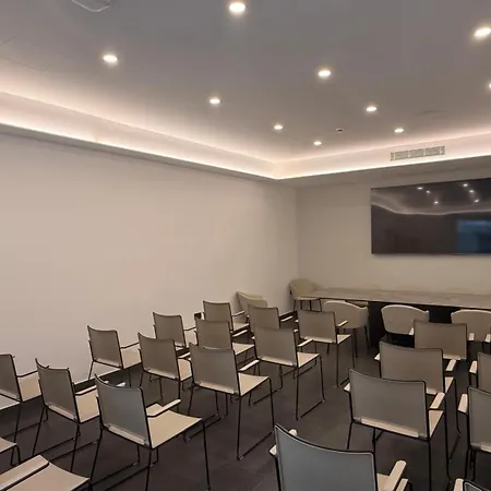 J Maluni City Hotel