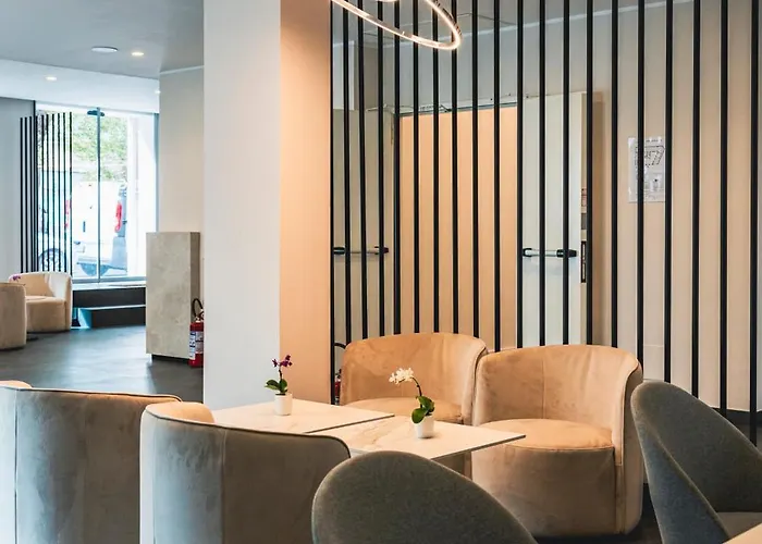 Otel J Maluni