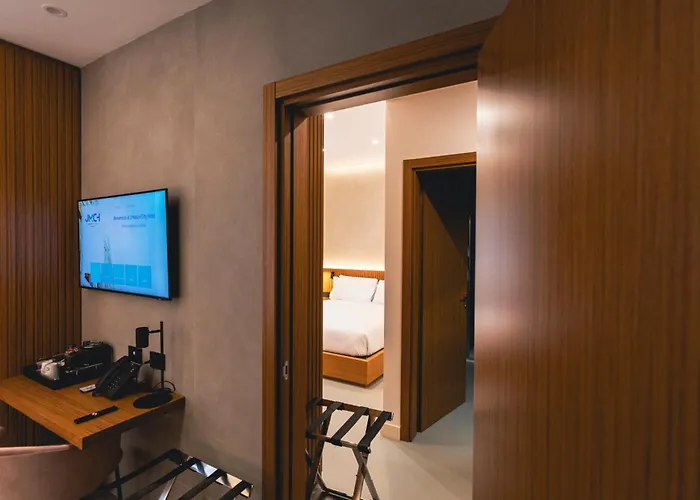 Otel J Maluni