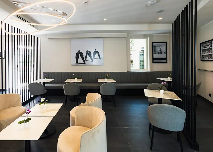 J Maluni Otel 4*