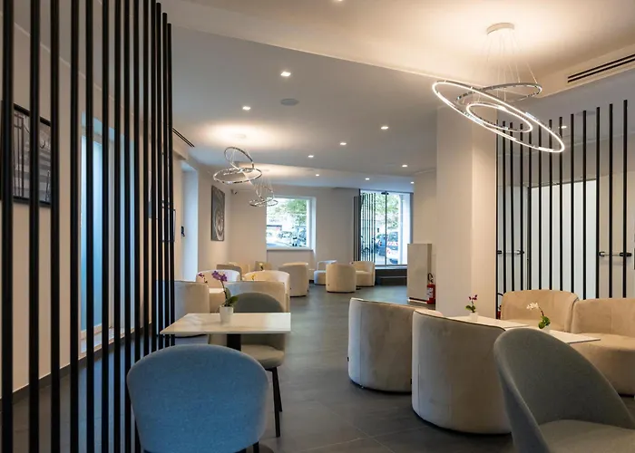 J Maluni Otel