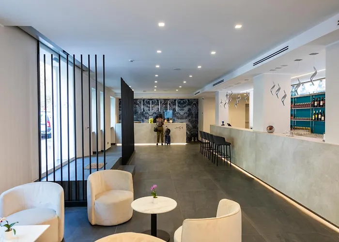 J Maluni Otel Roma