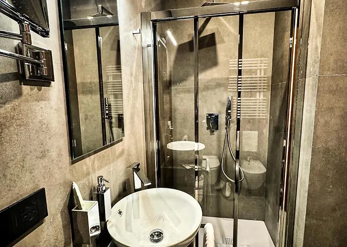 J Maluni Otel Roma