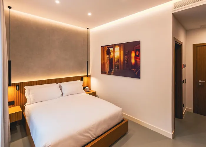 J Maluni Otel