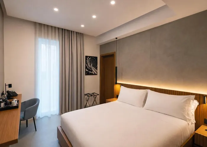 J Maluni Otel Roma