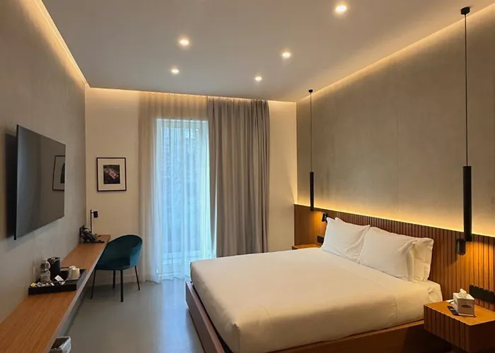 J Maluni 4* Roma