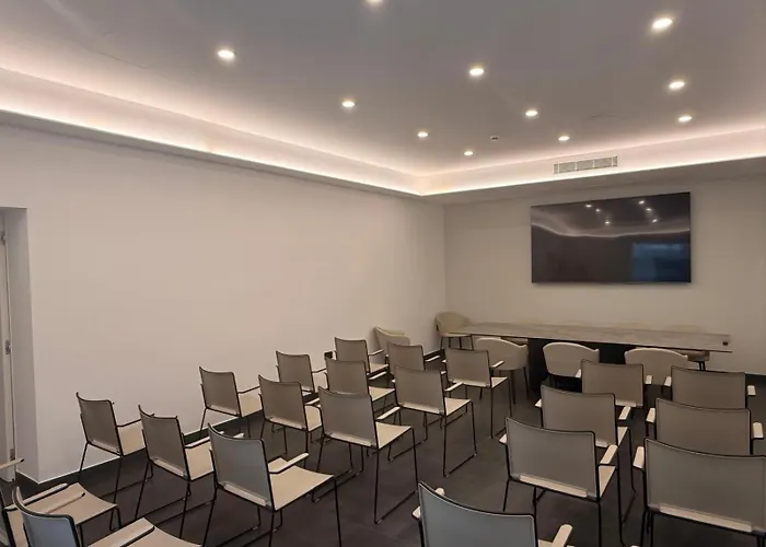 J Maluni Otel